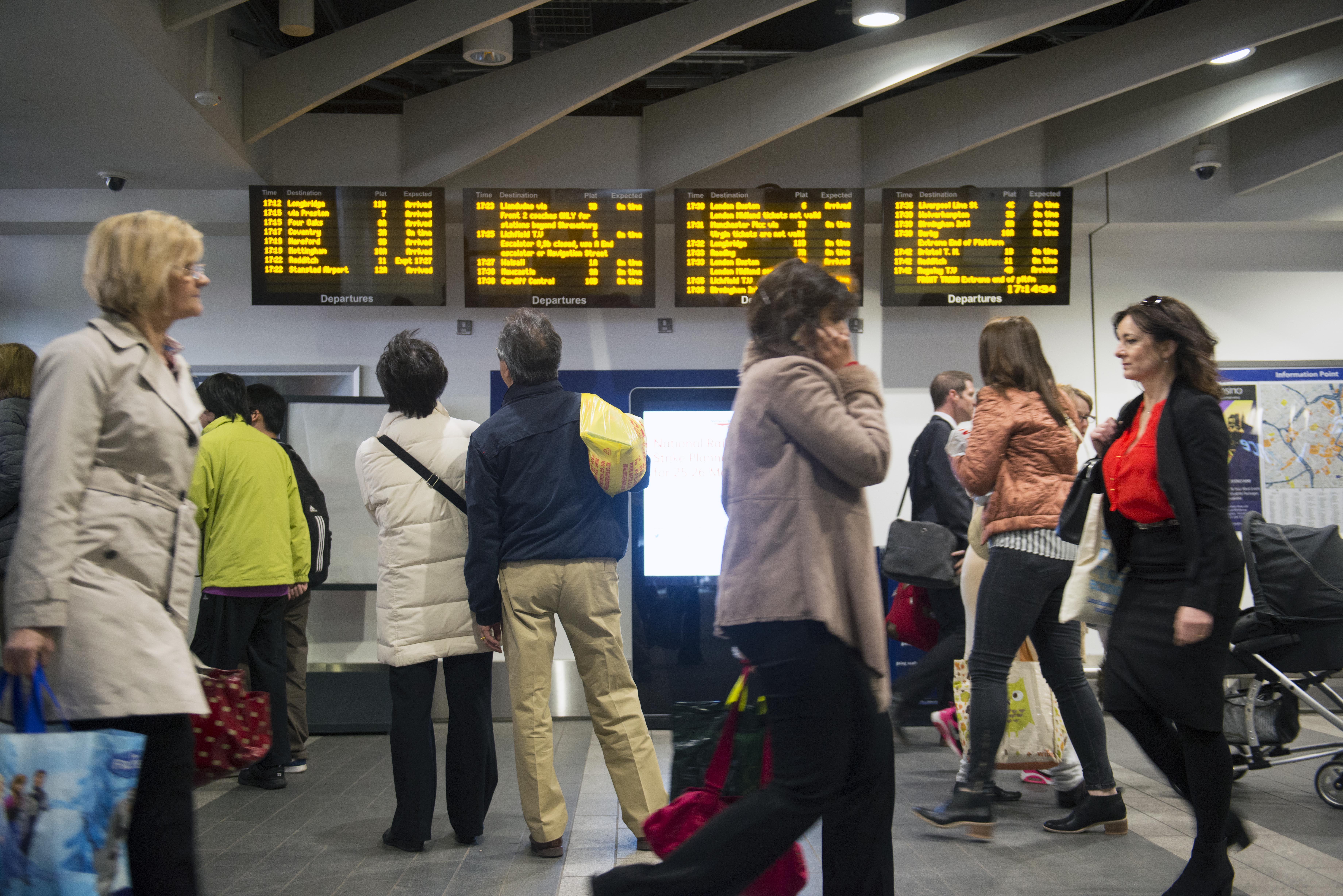 queue, late, delay, info board, train